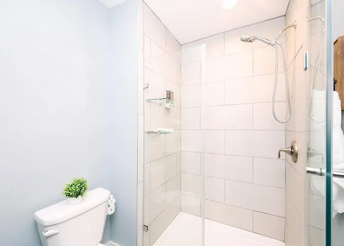 Apartment High-speed Internet - Parking - Washer & Dryer